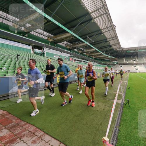 13.09.2026 - 21. swb-Marathon Bremen Michael Burmester http://msf.ph/oto/10292612 13.09.2026 10:29:04 Laufen im Stadion 10162, 10170, 10183, 10189, 10200, 10218, 10223, 10253, 10267, 10270, 10293, 10294, 10316, 10329, 10334, 10348, 10381, 10393, 10421, 10426, 10467, 10508, 10525, 10537, 10538, 10544, 10585, 10594, 10655, 10709, 10734, 10739, 10761, 10763, 10770, 10814, 10825, 10827, 10835, 10840, 10846, 10876, 10910, 10917, 10923, 10966, 10993, 11005, 11007, 11018, 11035, 11058, 11076, 11087, 11092, 11109, 11111, 11170 meine-sportfotos.de