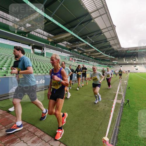 13.09.2026 - 21. swb-Marathon Bremen Michael Burmester http://msf.ph/oto/10292619 13.09.2026 10:29:04 Laufen im Stadion 10162, 10170, 10183, 10189, 10200, 10218, 10223, 10253, 10267, 10270, 10293, 10294, 10316, 10329, 10334, 10348, 10381, 10393, 10421, 10426, 10467, 10508, 10525, 10537, 10538, 10544, 10585, 10594, 10655, 10709, 10734, 10739, 10761, 10763, 10770, 10814, 10825, 10827, 10835, 10840, 10846, 10876, 10910, 10917, 10923, 10966, 10993, 11005, 11007, 11018, 11035, 11058, 11076, 11087, 11092, 11109, 11111, 11170 meine-sportfotos.de
