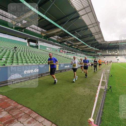 13.09.2026 - 21. swb-Marathon Bremen Michael Burmester http://msf.ph/oto/10292641 13.09.2026 10:29:10 Laufen im Stadion 10162, 10170, 10183, 10189, 10200, 10218, 10223, 10253, 10267, 10270, 10293, 10294, 10316, 10329, 10334, 10348, 10381, 10393, 10421, 10426, 10467, 10508, 10525, 10537, 10538, 10544, 10585, 10594, 10655, 10709, 10734, 10739, 10761, 10763, 10764, 10770, 10814, 10825, 10827, 10835, 10840, 10846, 10876, 10910, 10917, 10923, 10966, 10993, 11005, 11007, 11018, 11035, 11058, 11076, 11087, 11092, 11109, 11170 meine-sportfotos.de