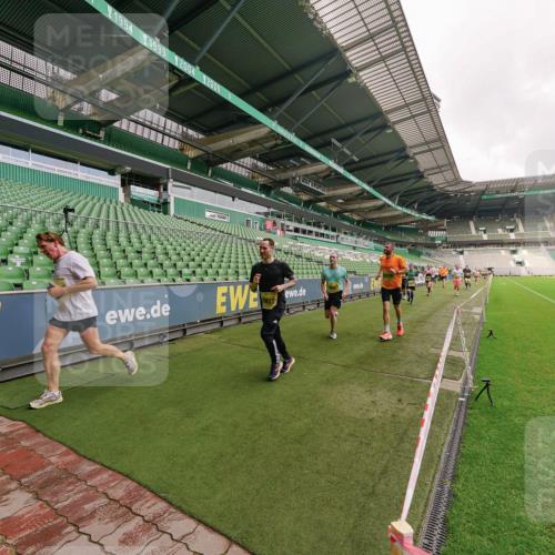 13.09.2026 - 21. swb-Marathon Bremen Michael Burmester http://msf.ph/oto/10292662 13.09.2026 10:29:12 Laufen im Stadion 10162, 10170, 10183, 10189, 10200, 10218, 10223, 10253, 10267, 10270, 10293, 10294, 10316, 10329, 10334, 10348, 10381, 10393, 10421, 10426, 10467, 10508, 10525, 10537, 10538, 10544, 10585, 10594, 10655, 10709, 10734, 10739, 10761, 10763, 10764, 10770, 10814, 10825, 10827, 10835, 10840, 10846, 10876, 10910, 10917, 10923, 10966, 10993, 11005, 11007, 11018, 11035, 11058, 11076, 11087, 11092, 11109, 11170 meine-sportfotos.de