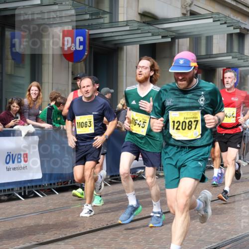 13.09.2026 - 21. swb-Marathon Bremen Strokosch-Dieckow http://msf.ph/oto/10292695 13.09.2026 10:45:40 Ziel 10436, 10447, 10992, 11015, 11279, 11762, 11956, 12033, 12069, 12556, 12557, 13529, 13595, 13612, 10318, 10352, 10398, 10464, 10536, 10541, 10583, 10987, 11063, 11088, 11209, 11232, 11478, 11559, 11749, 11835, 11845, 12087, 12290, 12355, 12475, 12534, 13532, 13595, 13628 meine-sportfotos.de
