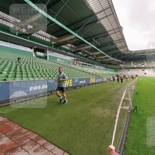 13.09.2026 - 21. swb-Marathon Bremen Michael Burmester http://msf.ph/oto/10292790 13.09.2026 10:29:39 Laufen im Stadion 10162, 10170, 10183, 10193, 10200, 10218, 10233, 10253, 10267, 10294, 10316, 10334, 10348, 10381, 10392, 10421, 10426, 10452, 10467, 10515, 10525, 10537, 10538, 10544, 10585, 10588, 10641, 10652, 10655, 10709, 10734, 10739, 10761, 10763, 10764, 10770, 10780, 10808, 10825, 10827, 10835, 10837, 10840, 10862, 10876, 10884, 10887, 10906, 10910, 10923, 10966, 10984, 10993, 11002, 11005, 11007, 11018, 11035, 11058, 11087, 11109, 11170 meine-sportfotos.de