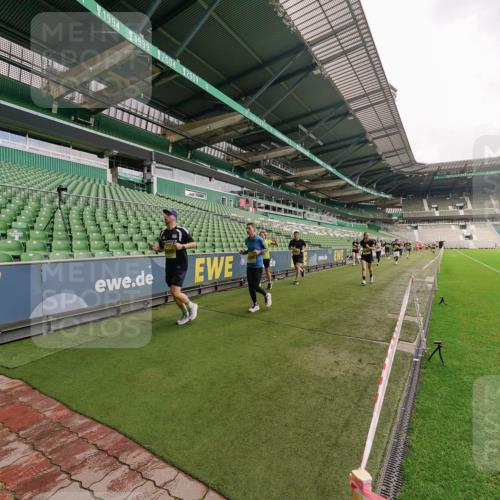 13.09.2026 - 21. swb-Marathon Bremen Michael Burmester http://msf.ph/oto/10292932 13.09.2026 10:30:11 Laufen im Stadion 10162, 10170, 10174, 10183, 10193, 10200, 10218, 10227, 10233, 10253, 10281, 10304, 10334, 10339, 10348, 10359, 10381, 10392, 10426, 10448, 10452, 10467, 10515, 10525, 10537, 10585, 10588, 10641, 10652, 10714, 10734, 10757, 10761, 10763, 10764, 10765, 10780, 10808, 10821, 10822, 10825, 10827, 10837, 10838, 10840, 10862, 10863, 10876, 10884, 10886, 10887, 10906, 10910, 10923, 10966, 10984, 11002, 11007, 11018, 11038, 11109 meine-sportfotos.de