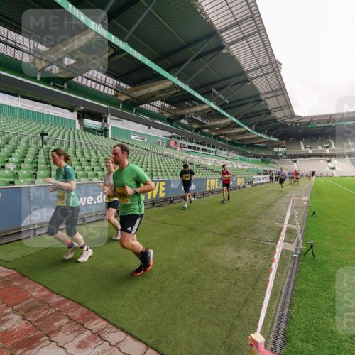 13.09.2026 - 21. swb-Marathon Bremen Michael Burmester http://msf.ph/oto/10293028 13.09.2026 10:30:32 Laufen im Stadion 10141, 10162, 10174, 10183, 10193, 10218, 10227, 10233, 10253, 10281, 10284, 10304, 10334, 10339, 10359, 10381, 10392, 10426, 10448, 10452, 10467, 10479, 10515, 10537, 10577, 10585, 10588, 10641, 10652, 10684, 10685, 10714, 10734, 10757, 10761, 10763, 10764, 10765, 10780, 10808, 10821, 10822, 10825, 10827, 10837, 10838, 10862, 10863, 10884, 10886, 10887, 10906, 10966, 10984, 11002, 11038, 11109, 11350, 11379 meine-sportfotos.de