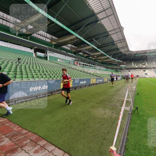 13.09.2026 - 21. swb-Marathon Bremen Michael Burmester http://msf.ph/oto/10293039 13.09.2026 10:30:34 Laufen im Stadion 10141, 10162, 10174, 10183, 10193, 10218, 10227, 10233, 10253, 10281, 10284, 10304, 10334, 10339, 10359, 10381, 10392, 10426, 10448, 10452, 10467, 10479, 10515, 10537, 10577, 10585, 10588, 10641, 10652, 10684, 10685, 10714, 10734, 10757, 10761, 10763, 10764, 10765, 10780, 10808, 10821, 10822, 10825, 10827, 10837, 10838, 10862, 10863, 10884, 10886, 10887, 10906, 10966, 10984, 11002, 11038, 11109, 11350, 11379 meine-sportfotos.de