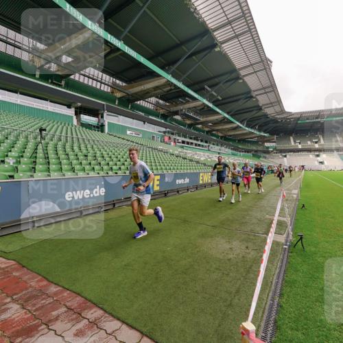 13.09.2026 - 21. swb-Marathon Bremen Michael Burmester http://msf.ph/oto/10293105 13.09.2026 10:30:51 Laufen im Stadion 10141, 10146, 10162, 10174, 10193, 10218, 10222, 10227, 10233, 10253, 10281, 10284, 10304, 10334, 10339, 10359, 10392, 10448, 10452, 10467, 10471, 10478, 10479, 10515, 10529, 10555, 10577, 10579, 10585, 10588, 10589, 10610, 10626, 10641, 10652, 10684, 10685, 10708, 10714, 10734, 10757, 10761, 10764, 10765, 10780, 10808, 10821, 10822, 10825, 10827, 10837, 10838, 10862, 10863, 10884, 10886, 10887, 10906, 10984, 11002, 11038, 11350, 11379 meine-sportfotos.de