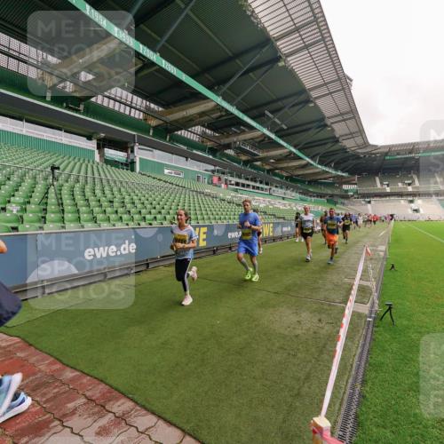 13.09.2026 - 21. swb-Marathon Bremen Michael Burmester http://msf.ph/oto/10293129 13.09.2026 10:30:57 Laufen im Stadion 10141, 10146, 10162, 10174, 10193, 10218, 10222, 10227, 10233, 10253, 10281, 10284, 10304, 10339, 10359, 10392, 10448, 10452, 10467, 10471, 10478, 10479, 10515, 10529, 10555, 10577, 10579, 10585, 10588, 10589, 10610, 10626, 10631, 10641, 10652, 10684, 10685, 10704, 10708, 10714, 10734, 10757, 10761, 10764, 10765, 10780, 10808, 10821, 10822, 10825, 10827, 10837, 10838, 10862, 10863, 10884, 10886, 10887, 10906, 10984, 11002, 11038, 11350, 11379 meine-sportfotos.de