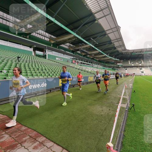 13.09.2026 - 21. swb-Marathon Bremen Michael Burmester http://msf.ph/oto/10293137 13.09.2026 10:30:58 Laufen im Stadion 10141, 10146, 10162, 10174, 10193, 10218, 10222, 10227, 10233, 10253, 10281, 10284, 10304, 10339, 10359, 10392, 10448, 10452, 10467, 10471, 10478, 10479, 10515, 10529, 10555, 10577, 10579, 10585, 10588, 10589, 10610, 10626, 10631, 10641, 10652, 10684, 10685, 10704, 10708, 10714, 10734, 10757, 10761, 10764, 10765, 10780, 10808, 10821, 10822, 10825, 10827, 10837, 10838, 10862, 10863, 10884, 10886, 10887, 10906, 10984, 11002, 11038, 11350, 11379 meine-sportfotos.de