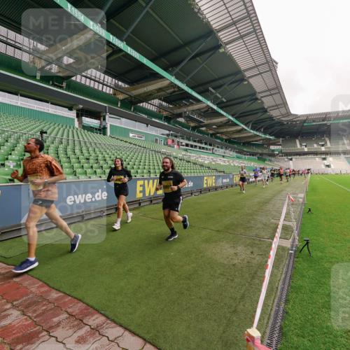 13.09.2026 - 21. swb-Marathon Bremen Michael Burmester http://msf.ph/oto/10293153 13.09.2026 10:31:01 Laufen im Stadion 10141, 10146, 10174, 10193, 10218, 10222, 10227, 10233, 10281, 10284, 10304, 10339, 10359, 10392, 10448, 10452, 10467, 10471, 10478, 10479, 10515, 10529, 10543, 10555, 10577, 10579, 10585, 10588, 10589, 10608, 10610, 10626, 10631, 10641, 10652, 10684, 10685, 10704, 10708, 10714, 10725, 10734, 10757, 10761, 10764, 10765, 10780, 10808, 10821, 10822, 10827, 10837, 10838, 10862, 10863, 10884, 10886, 10887, 10906, 10984, 11002, 11038, 11350, 11379 meine-sportfotos.de