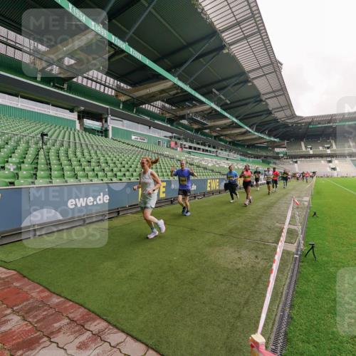 13.09.2026 - 21. swb-Marathon Bremen Michael Burmester http://msf.ph/oto/10293162 13.09.2026 10:31:06 Laufen im Stadion 10141, 10146, 10174, 10193, 10222, 10227, 10233, 10255, 10281, 10284, 10304, 10339, 10359, 10392, 10448, 10452, 10467, 10471, 10478, 10479, 10515, 10529, 10543, 10555, 10577, 10579, 10585, 10588, 10589, 10608, 10610, 10626, 10631, 10641, 10652, 10684, 10685, 10704, 10708, 10714, 10725, 10734, 10757, 10761, 10764, 10765, 10780, 10808, 10821, 10822, 10827, 10837, 10838, 10862, 10863, 10884, 10886, 10887, 10906, 10984, 11002, 11038, 11350, 11379 meine-sportfotos.de