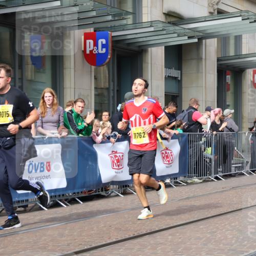 13.09.2026 - 21. swb-Marathon Bremen Strokosch-Dieckow http://msf.ph/oto/10293172 13.09.2026 10:45:43 Ziel 10436, 10447, 10992, 11762, 11925, 11956, 12033, 12069, 12556, 12557, 13529, 13609, 13612, 13640, 10318, 10352, 10464, 10536, 10541, 10583, 10987, 11015, 11063, 11088, 11209, 11232, 11279, 11478, 11559, 11749, 11762, 11835, 11845, 12087, 12290, 12355, 12534, 13532, 13595, 13628 meine-sportfotos.de