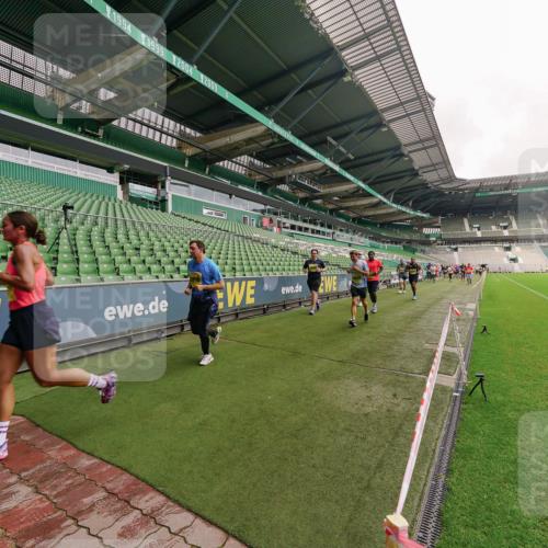 13.09.2026 - 21. swb-Marathon Bremen Michael Burmester http://msf.ph/oto/10293179 13.09.2026 10:31:09 Laufen im Stadion 10141, 10146, 10174, 10193, 10222, 10227, 10233, 10255, 10281, 10284, 10304, 10339, 10359, 10392, 10448, 10452, 10467, 10471, 10478, 10479, 10503, 10515, 10529, 10543, 10555, 10577, 10579, 10585, 10588, 10589, 10608, 10610, 10626, 10631, 10641, 10652, 10684, 10685, 10704, 10708, 10714, 10725, 10734, 10757, 10761, 10764, 10765, 10780, 10808, 10821, 10822, 10827, 10837, 10838, 10862, 10863, 10884, 10886, 10887, 10906, 10984, 11002, 11038, 11350, 11379 meine-sportfotos.de