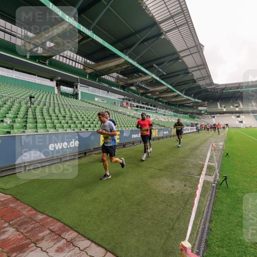 13.09.2026 - 21. swb-Marathon Bremen Michael Burmester http://msf.ph/oto/10293184 13.09.2026 10:31:10 Laufen im Stadion 10141, 10146, 10174, 10193, 10222, 10227, 10233, 10255, 10281, 10284, 10304, 10339, 10359, 10392, 10448, 10452, 10467, 10471, 10478, 10479, 10503, 10515, 10529, 10543, 10555, 10577, 10579, 10585, 10588, 10589, 10608, 10610, 10626, 10631, 10641, 10652, 10684, 10685, 10704, 10708, 10714, 10725, 10734, 10757, 10761, 10764, 10765, 10780, 10808, 10821, 10822, 10827, 10837, 10838, 10862, 10863, 10884, 10886, 10887, 10906, 10984, 11002, 11038, 11350, 11379 meine-sportfotos.de
