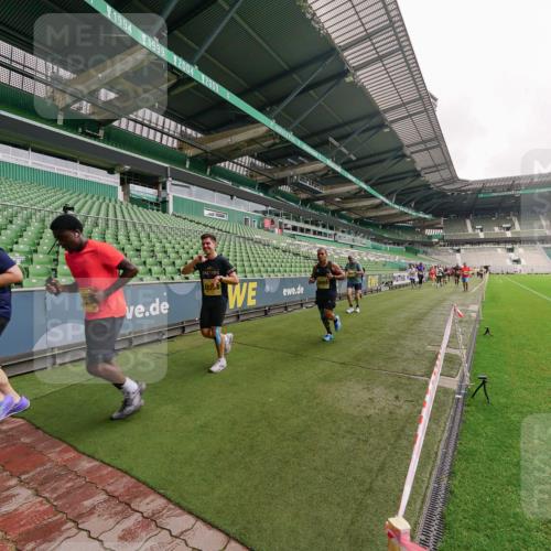 13.09.2026 - 21. swb-Marathon Bremen Michael Burmester http://msf.ph/oto/10293197 13.09.2026 10:31:12 Laufen im Stadion 10141, 10146, 10174, 10193, 10222, 10227, 10233, 10255, 10281, 10284, 10304, 10339, 10359, 10392, 10448, 10452, 10471, 10478, 10479, 10503, 10515, 10529, 10543, 10555, 10577, 10579, 10588, 10589, 10608, 10610, 10626, 10631, 10641, 10652, 10684, 10685, 10704, 10708, 10714, 10725, 10734, 10757, 10761, 10764, 10765, 10780, 10808, 10821, 10822, 10827, 10837, 10838, 10862, 10863, 10884, 10886, 10887, 10906, 10984, 11002, 11038, 11350, 11379 meine-sportfotos.de