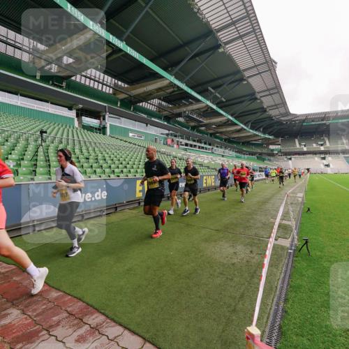 13.09.2026 - 21. swb-Marathon Bremen Michael Burmester http://msf.ph/oto/10293234 13.09.2026 10:31:21 Laufen im Stadion 10141, 10146, 10174, 10193, 10222, 10227, 10233, 10255, 10281, 10284, 10304, 10339, 10359, 10392, 10443, 10448, 10452, 10471, 10478, 10479, 10503, 10515, 10529, 10540, 10543, 10555, 10577, 10579, 10588, 10589, 10608, 10610, 10626, 10631, 10641, 10646, 10652, 10684, 10685, 10703, 10704, 10708, 10714, 10725, 10757, 10765, 10780, 10808, 10821, 10822, 10837, 10838, 10862, 10863, 10884, 10886, 10887, 10906, 10984, 11002, 11038, 11350, 11379 meine-sportfotos.de