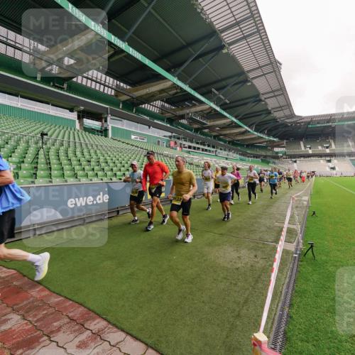 13.09.2026 - 21. swb-Marathon Bremen Michael Burmester http://msf.ph/oto/10293298 13.09.2026 10:31:31 Laufen im Stadion 10141, 10146, 10174, 10193, 10222, 10227, 10246, 10255, 10281, 10284, 10304, 10339, 10359, 10443, 10448, 10471, 10478, 10479, 10503, 10515, 10517, 10518, 10529, 10540, 10543, 10555, 10577, 10579, 10588, 10589, 10608, 10610, 10626, 10631, 10641, 10646, 10652, 10684, 10685, 10690, 10703, 10704, 10708, 10714, 10725, 10757, 10765, 10780, 10808, 10821, 10822, 10837, 10838, 10862, 10863, 10884, 10886, 10984, 11002, 11038, 11350, 11379 meine-sportfotos.de