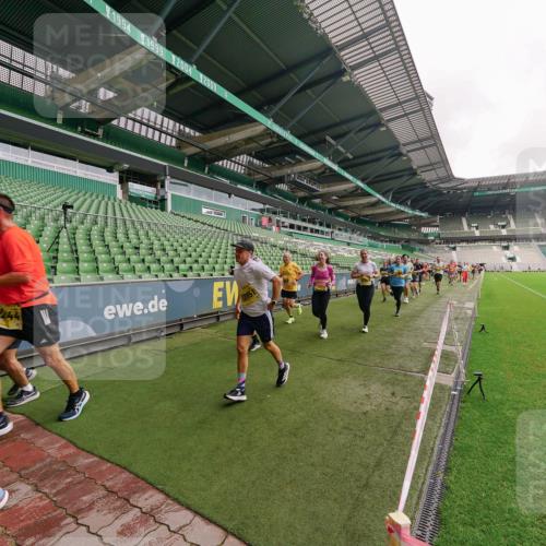 13.09.2026 - 21. swb-Marathon Bremen Michael Burmester http://msf.ph/oto/10293301 13.09.2026 10:31:32 Laufen im Stadion 10141, 10146, 10174, 10222, 10227, 10246, 10255, 10281, 10284, 10304, 10339, 10359, 10410, 10443, 10448, 10471, 10478, 10479, 10503, 10515, 10517, 10518, 10529, 10540, 10543, 10555, 10577, 10579, 10588, 10589, 10608, 10610, 10626, 10631, 10641, 10646, 10652, 10684, 10685, 10690, 10703, 10704, 10708, 10714, 10725, 10757, 10765, 10780, 10808, 10821, 10822, 10837, 10838, 10862, 10863, 10884, 10886, 10984, 11002, 11038, 11350, 11379 meine-sportfotos.de