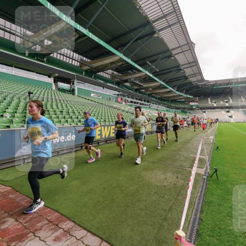 13.09.2026 - 21. swb-Marathon Bremen Michael Burmester http://msf.ph/oto/10293326 13.09.2026 10:31:35 Laufen im Stadion 10141, 10146, 10174, 10222, 10227, 10246, 10255, 10256, 10281, 10284, 10304, 10339, 10359, 10410, 10443, 10448, 10471, 10478, 10479, 10503, 10515, 10517, 10518, 10529, 10540, 10543, 10555, 10577, 10579, 10588, 10589, 10608, 10610, 10626, 10631, 10641, 10646, 10684, 10685, 10690, 10703, 10704, 10707, 10708, 10714, 10725, 10757, 10765, 10780, 10821, 10822, 10837, 10838, 10862, 10863, 10884, 10886, 10984, 11038, 11350, 11379 meine-sportfotos.de