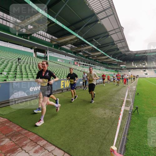 13.09.2026 - 21. swb-Marathon Bremen Michael Burmester http://msf.ph/oto/10293339 13.09.2026 10:31:37 Laufen im Stadion 10141, 10146, 10174, 10222, 10227, 10246, 10255, 10256, 10281, 10284, 10304, 10339, 10359, 10365, 10410, 10443, 10448, 10471, 10478, 10479, 10503, 10515, 10517, 10518, 10529, 10540, 10543, 10555, 10577, 10579, 10588, 10589, 10608, 10610, 10626, 10631, 10641, 10646, 10684, 10685, 10690, 10703, 10704, 10707, 10708, 10714, 10725, 10757, 10765, 10780, 10821, 10822, 10837, 10838, 10862, 10863, 10884, 10886, 10984, 11038, 11350, 11379 meine-sportfotos.de