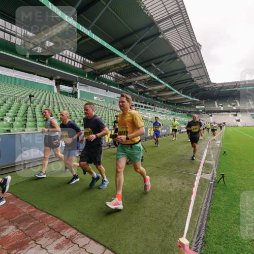 13.09.2026 - 21. swb-Marathon Bremen Michael Burmester http://msf.ph/oto/10293368 13.09.2026 10:31:44 Laufen im Stadion 10141, 10146, 10174, 10222, 10226, 10227, 10243, 10246, 10255, 10256, 10281, 10284, 10304, 10322, 10339, 10359, 10365, 10410, 10443, 10448, 10471, 10478, 10479, 10503, 10515, 10517, 10518, 10529, 10540, 10543, 10555, 10565, 10577, 10579, 10588, 10589, 10608, 10610, 10626, 10631, 10646, 10670, 10684, 10685, 10690, 10703, 10704, 10707, 10708, 10714, 10721, 10725, 10757, 10765, 10821, 10822, 10838, 10862, 10863, 10884, 10886, 10984, 11038, 11350, 11379 meine-sportfotos.de