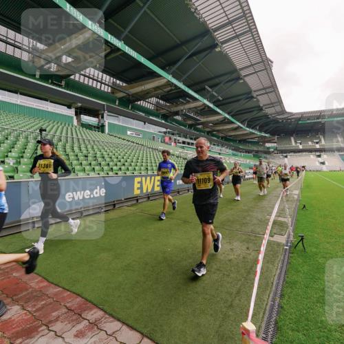 13.09.2026 - 21. swb-Marathon Bremen Michael Burmester http://msf.ph/oto/10293375 13.09.2026 10:31:45 Laufen im Stadion 10141, 10146, 10174, 10222, 10226, 10227, 10243, 10246, 10255, 10256, 10281, 10284, 10304, 10322, 10339, 10359, 10365, 10410, 10443, 10448, 10471, 10478, 10479, 10503, 10515, 10517, 10518, 10529, 10540, 10543, 10555, 10565, 10577, 10579, 10588, 10589, 10608, 10610, 10626, 10631, 10646, 10670, 10684, 10685, 10690, 10703, 10704, 10707, 10708, 10714, 10721, 10725, 10757, 10765, 10821, 10822, 10838, 10862, 10863, 10884, 10886, 11038, 11350, 11379 meine-sportfotos.de