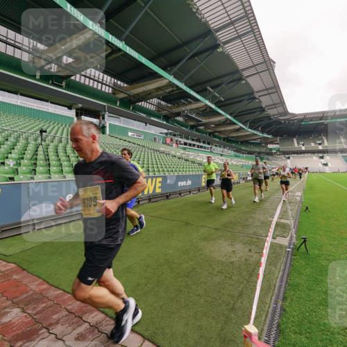 13.09.2026 - 21. swb-Marathon Bremen Michael Burmester http://msf.ph/oto/10293378 13.09.2026 10:31:46 Laufen im Stadion 10141, 10146, 10174, 10222, 10226, 10227, 10243, 10246, 10255, 10256, 10281, 10284, 10304, 10322, 10339, 10359, 10365, 10410, 10443, 10448, 10471, 10478, 10479, 10503, 10515, 10517, 10518, 10529, 10540, 10543, 10555, 10565, 10577, 10579, 10588, 10589, 10608, 10610, 10626, 10631, 10646, 10670, 10684, 10685, 10690, 10703, 10704, 10707, 10708, 10714, 10721, 10725, 10757, 10765, 10821, 10822, 10838, 10862, 10863, 10884, 10886, 11038, 11350, 11379 meine-sportfotos.de