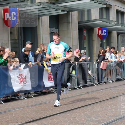 13.09.2026 - 21. swb-Marathon Bremen Strokosch-Dieckow http://msf.ph/oto/10293383 13.09.2026 10:45:47 Ziel 10436, 10447, 10992, 11706, 11925, 11956, 12069, 12556, 12557, 13529, 13609, 13612, 13640, 10318, 10352, 10464, 10536, 10541, 10583, 10987, 11015, 11063, 11088, 11209, 11232, 11279, 11559, 11749, 11762, 11845, 12033, 12069, 12087, 12290, 12355, 13532, 13595, 13628 meine-sportfotos.de