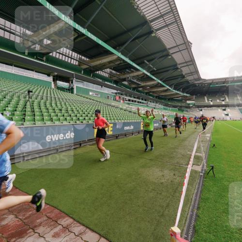 13.09.2026 - 21. swb-Marathon Bremen Michael Burmester http://msf.ph/oto/10293399 13.09.2026 10:31:51 Laufen im Stadion 10141, 10146, 10174, 10222, 10226, 10227, 10243, 10246, 10249, 10255, 10256, 10281, 10284, 10304, 10322, 10339, 10359, 10365, 10410, 10443, 10448, 10471, 10478, 10479, 10486, 10503, 10517, 10518, 10529, 10540, 10543, 10555, 10565, 10577, 10579, 10589, 10608, 10610, 10626, 10631, 10646, 10670, 10684, 10685, 10690, 10703, 10704, 10707, 10708, 10714, 10721, 10725, 10757, 10765, 10771, 10821, 10822, 10838, 10863, 10884, 10886, 11038, 11350, 11379 meine-sportfotos.de