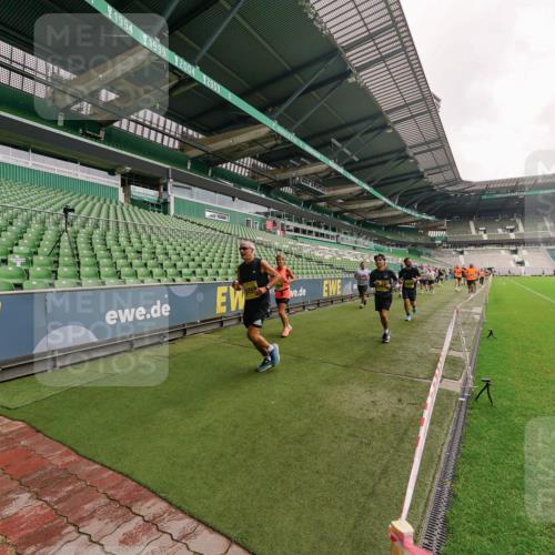 13.09.2026 - 21. swb-Marathon Bremen Michael Burmester http://msf.ph/oto/10293426 13.09.2026 10:32:00 Laufen im Stadion 10141, 10146, 10174, 10203, 10222, 10226, 10227, 10243, 10246, 10249, 10255, 10256, 10281, 10284, 10322, 10365, 10372, 10410, 10443, 10448, 10471, 10478, 10479, 10486, 10503, 10517, 10518, 10529, 10540, 10543, 10550, 10555, 10565, 10577, 10579, 10589, 10608, 10610, 10626, 10631, 10646, 10670, 10675, 10684, 10685, 10690, 10703, 10704, 10707, 10708, 10714, 10721, 10725, 10757, 10765, 10771, 10821, 10822, 10838, 10886, 11350, 11379 meine-sportfotos.de