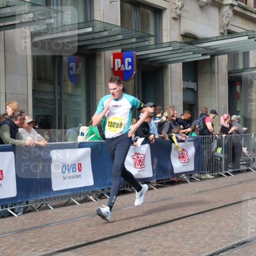 13.09.2026 - 21. swb-Marathon Bremen Strokosch-Dieckow http://msf.ph/oto/10293437 13.09.2026 10:45:48 Ziel 10436, 10447, 10992, 11706, 11925, 11926, 11956, 12556, 12557, 13529, 13609, 13612, 13640, 10352, 10464, 10536, 10541, 10583, 10987, 11015, 11063, 11088, 11209, 11232, 11279, 11559, 11749, 11762, 11845, 12033, 12069, 12087, 12290, 12355, 13532, 13595, 13628 meine-sportfotos.de