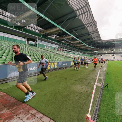 13.09.2026 - 21. swb-Marathon Bremen Michael Burmester http://msf.ph/oto/10293444 13.09.2026 10:32:03 Laufen im Stadion 10141, 10146, 10174, 10203, 10222, 10226, 10227, 10243, 10246, 10249, 10255, 10256, 10281, 10284, 10322, 10365, 10372, 10410, 10443, 10448, 10471, 10478, 10479, 10486, 10503, 10517, 10518, 10529, 10540, 10543, 10550, 10555, 10565, 10577, 10579, 10589, 10608, 10610, 10626, 10631, 10646, 10670, 10675, 10684, 10685, 10690, 10703, 10704, 10707, 10708, 10714, 10721, 10725, 10757, 10765, 10771, 10798, 10821, 10822, 10838, 10886, 11350, 11379 meine-sportfotos.de