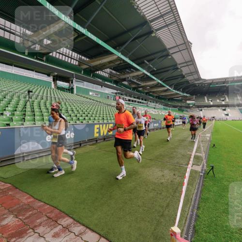13.09.2026 - 21. swb-Marathon Bremen Michael Burmester http://msf.ph/oto/10293453 13.09.2026 10:32:06 Laufen im Stadion 10141, 10146, 10174, 10203, 10222, 10226, 10227, 10243, 10246, 10249, 10255, 10256, 10281, 10284, 10322, 10365, 10372, 10410, 10443, 10448, 10471, 10478, 10479, 10486, 10503, 10517, 10518, 10529, 10540, 10543, 10550, 10555, 10565, 10577, 10579, 10589, 10608, 10610, 10626, 10631, 10646, 10670, 10675, 10684, 10685, 10690, 10703, 10704, 10707, 10708, 10721, 10725, 10757, 10771, 10798, 10821, 10822, 10838, 10886, 11350, 11379 meine-sportfotos.de