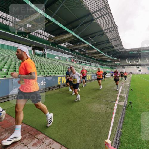 13.09.2026 - 21. swb-Marathon Bremen Michael Burmester http://msf.ph/oto/10293458 13.09.2026 10:32:06 Laufen im Stadion 10141, 10146, 10174, 10203, 10222, 10226, 10227, 10243, 10246, 10249, 10255, 10256, 10281, 10284, 10322, 10365, 10372, 10410, 10443, 10448, 10471, 10478, 10479, 10486, 10503, 10517, 10518, 10529, 10540, 10543, 10550, 10555, 10565, 10577, 10579, 10589, 10608, 10610, 10626, 10631, 10646, 10670, 10675, 10684, 10685, 10690, 10703, 10704, 10707, 10708, 10721, 10725, 10757, 10771, 10798, 10821, 10822, 10838, 10886, 11350, 11379 meine-sportfotos.de