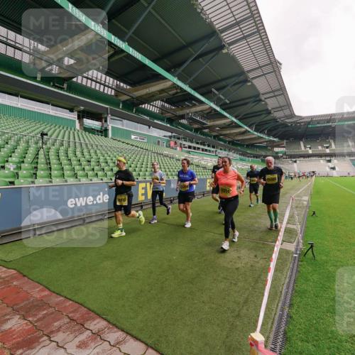 13.09.2026 - 21. swb-Marathon Bremen Michael Burmester http://msf.ph/oto/10293471 13.09.2026 10:32:11 Laufen im Stadion 10067, 10141, 10146, 10203, 10222, 10226, 10227, 10243, 10246, 10249, 10255, 10256, 10284, 10300, 10322, 10365, 10372, 10379, 10410, 10443, 10448, 10471, 10478, 10479, 10486, 10503, 10517, 10518, 10529, 10540, 10543, 10550, 10555, 10565, 10577, 10579, 10589, 10608, 10610, 10626, 10631, 10646, 10670, 10675, 10684, 10685, 10690, 10703, 10704, 10707, 10708, 10721, 10725, 10757, 10771, 10798, 10821, 10822, 10838, 11350, 11379 meine-sportfotos.de