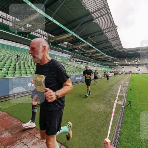 13.09.2026 - 21. swb-Marathon Bremen Michael Burmester http://msf.ph/oto/10293486 13.09.2026 10:32:13 Laufen im Stadion 10067, 10141, 10146, 10203, 10222, 10226, 10227, 10243, 10246, 10249, 10255, 10256, 10284, 10300, 10322, 10365, 10372, 10379, 10410, 10443, 10448, 10471, 10478, 10479, 10486, 10503, 10517, 10518, 10529, 10540, 10543, 10550, 10555, 10565, 10577, 10579, 10589, 10608, 10610, 10626, 10631, 10646, 10670, 10675, 10684, 10685, 10690, 10703, 10704, 10707, 10708, 10721, 10725, 10757, 10771, 10798, 10821, 10822, 10838, 11350, 11379 meine-sportfotos.de