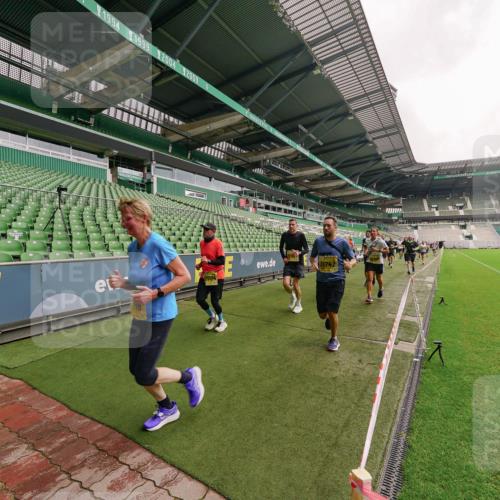 13.09.2026 - 21. swb-Marathon Bremen Michael Burmester http://msf.ph/oto/10293537 13.09.2026 10:32:31 Laufen im Stadion 10067, 10078, 10146, 10166, 10184, 10203, 10211, 10222, 10226, 10243, 10246, 10249, 10255, 10256, 10284, 10300, 10322, 10365, 10372, 10374, 10379, 10383, 10394, 10410, 10443, 10471, 10478, 10479, 10486, 10494, 10503, 10517, 10518, 10529, 10540, 10543, 10550, 10555, 10565, 10577, 10579, 10589, 10608, 10610, 10626, 10631, 10646, 10670, 10675, 10684, 10685, 10690, 10703, 10704, 10707, 10708, 10721, 10725, 10728, 10745, 10771, 10794, 10798 meine-sportfotos.de