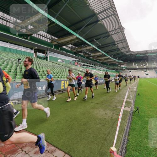 13.09.2026 - 21. swb-Marathon Bremen Michael Burmester http://msf.ph/oto/10293565 13.09.2026 10:32:36 Laufen im Stadion 10067, 10078, 10146, 10166, 10184, 10203, 10211, 10222, 10226, 10243, 10246, 10249, 10255, 10256, 10300, 10322, 10365, 10372, 10374, 10379, 10383, 10394, 10408, 10410, 10443, 10471, 10478, 10479, 10486, 10494, 10503, 10517, 10518, 10529, 10530, 10540, 10543, 10550, 10555, 10565, 10579, 10589, 10608, 10610, 10626, 10631, 10646, 10670, 10675, 10690, 10703, 10704, 10707, 10708, 10721, 10725, 10728, 10745, 10749, 10750, 10771, 10794, 10798 meine-sportfotos.de