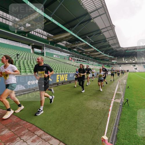 13.09.2026 - 21. swb-Marathon Bremen Michael Burmester http://msf.ph/oto/10293571 13.09.2026 10:32:37 Laufen im Stadion 10067, 10078, 10146, 10166, 10184, 10203, 10211, 10222, 10226, 10243, 10246, 10249, 10255, 10256, 10300, 10322, 10365, 10372, 10374, 10379, 10383, 10394, 10408, 10410, 10443, 10471, 10478, 10479, 10486, 10494, 10503, 10517, 10518, 10529, 10530, 10540, 10543, 10550, 10555, 10565, 10579, 10589, 10608, 10610, 10626, 10631, 10646, 10670, 10675, 10690, 10703, 10704, 10707, 10708, 10721, 10725, 10728, 10745, 10749, 10750, 10771, 10794, 10798 meine-sportfotos.de