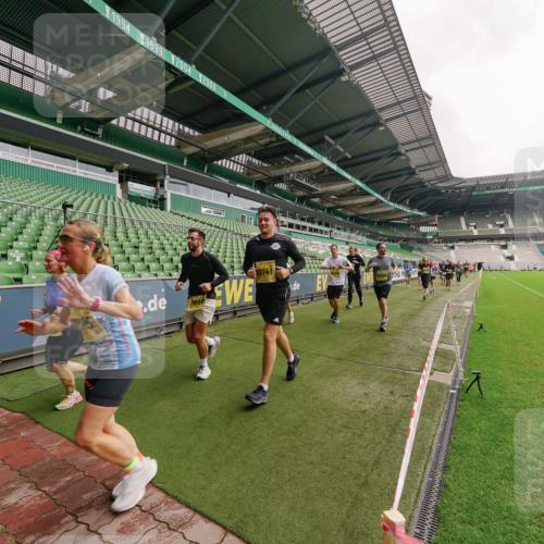 13.09.2026 - 21. swb-Marathon Bremen Michael Burmester http://msf.ph/oto/10293579 13.09.2026 10:32:39 Laufen im Stadion 10067, 10078, 10146, 10166, 10184, 10203, 10211, 10222, 10226, 10243, 10246, 10249, 10255, 10256, 10300, 10322, 10365, 10372, 10374, 10379, 10383, 10394, 10408, 10410, 10443, 10471, 10478, 10479, 10486, 10494, 10503, 10517, 10518, 10529, 10530, 10540, 10543, 10550, 10555, 10565, 10579, 10589, 10608, 10610, 10626, 10631, 10646, 10670, 10673, 10675, 10690, 10703, 10704, 10707, 10708, 10721, 10725, 10728, 10745, 10749, 10750, 10771, 10794, 10798 meine-sportfotos.de