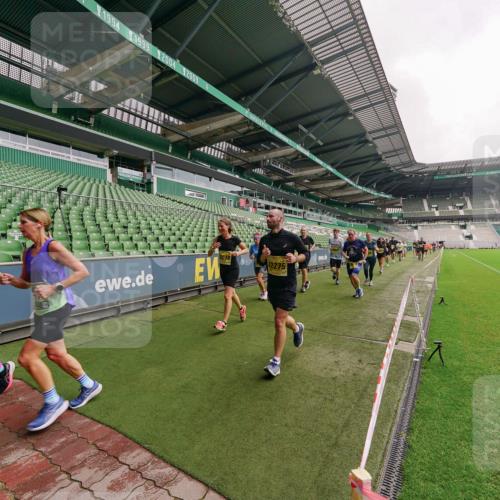 13.09.2026 - 21. swb-Marathon Bremen Michael Burmester http://msf.ph/oto/10293622 13.09.2026 10:32:45 Laufen im Stadion 10067, 10078, 10146, 10166, 10184, 10203, 10211, 10222, 10226, 10243, 10246, 10249, 10255, 10256, 10300, 10322, 10365, 10372, 10374, 10379, 10383, 10394, 10408, 10410, 10443, 10471, 10478, 10486, 10494, 10503, 10517, 10518, 10529, 10530, 10540, 10543, 10550, 10555, 10565, 10579, 10589, 10608, 10610, 10626, 10631, 10646, 10670, 10673, 10675, 10687, 10690, 10703, 10704, 10707, 10708, 10721, 10725, 10728, 10745, 10749, 10750, 10771, 10788, 10794, 10798 meine-sportfotos.de