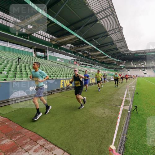 13.09.2026 - 21. swb-Marathon Bremen Michael Burmester http://msf.ph/oto/10293836 13.09.2026 10:33:34 Laufen im Stadion 10018, 10067, 10078, 10166, 10177, 10184, 10203, 10211, 10226, 10236, 10240, 10243, 10246, 10249, 10254, 10256, 10297, 10300, 10322, 10355, 10365, 10372, 10374, 10379, 10383, 10394, 10408, 10410, 10415, 10423, 10428, 10460, 10486, 10494, 10517, 10518, 10530, 10550, 10565, 10578, 10604, 10668, 10670, 10673, 10675, 10687, 10690, 10691, 10699, 10700, 10707, 10721, 10728, 10745, 10749, 10750, 10771, 10772, 10787, 10788, 10794, 10798, 10857, 11126 meine-sportfotos.de