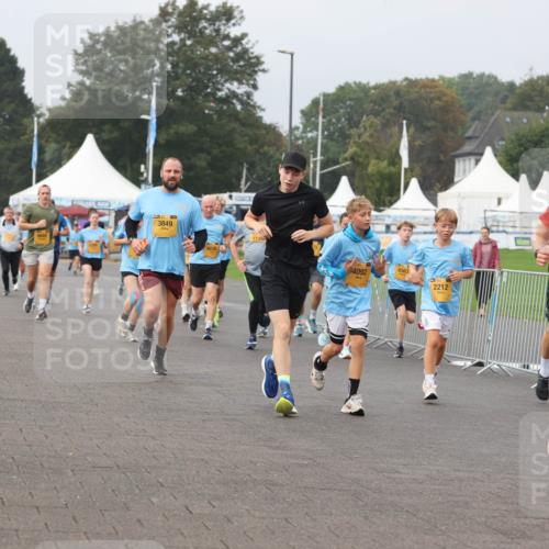 13.09.2026 - Kiel Lauf Andreas Tolksdorf http://msf.ph/oto/10293979 13.09.2026 09:25:34 Kiellinie 36, 3849, 6038, 4092, 2212, 5011 meine-sportfotos.de