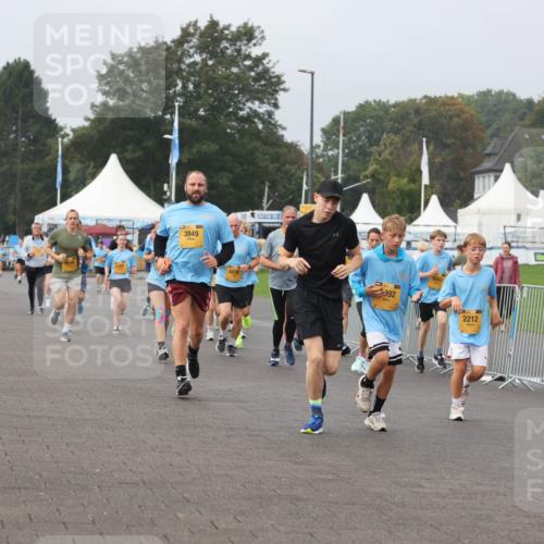 13.09.2026 - Kiel Lauf Andreas Tolksdorf http://msf.ph/oto/10293980 13.09.2026 09:25:34 Kiellinie 36, 3849, 6038, 92, 2212, 5011 meine-sportfotos.de