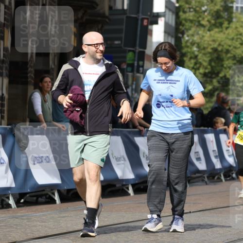 13.09.2026 - 21. swb-Marathon Bremen Strokosch-Dieckow http://msf.ph/oto/10294489 13.09.2026 11:20:37 Ziel 11244, 11296, 11333, 11337, 12285, 12374, 11529, 11530, 11675, 12153, 12316, 12317 meine-sportfotos.de