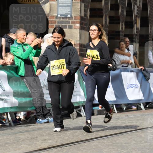 13.09.2026 - 21. swb-Marathon Bremen Strokosch-Dieckow http://msf.ph/oto/10294662 13.09.2026 11:21:04 Ziel 11529, 11530, 11541, 11675, 11980, 12153, 12316, 12317 meine-sportfotos.de
