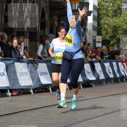 13.09.2026 - 21. swb-Marathon Bremen Strokosch-Dieckow http://msf.ph/oto/10294677 13.09.2026 11:21:27 Ziel 11104, 11821 meine-sportfotos.de