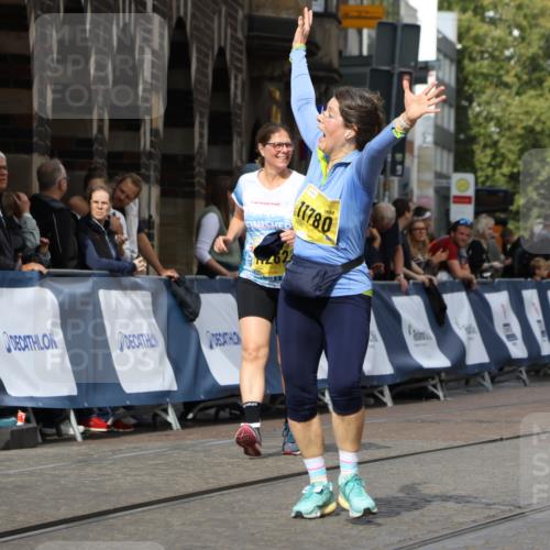 13.09.2026 - 21. swb-Marathon Bremen Strokosch-Dieckow http://msf.ph/oto/10294694 13.09.2026 11:21:27 Ziel 11104, 11821 meine-sportfotos.de