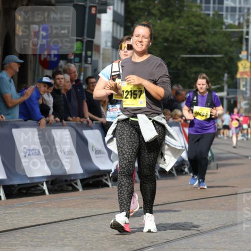 13.09.2026 - 21. swb-Marathon Bremen Strokosch-Dieckow http://msf.ph/oto/10294917 13.09.2026 11:22:05 Ziel 11104, 11639, 11698 meine-sportfotos.de