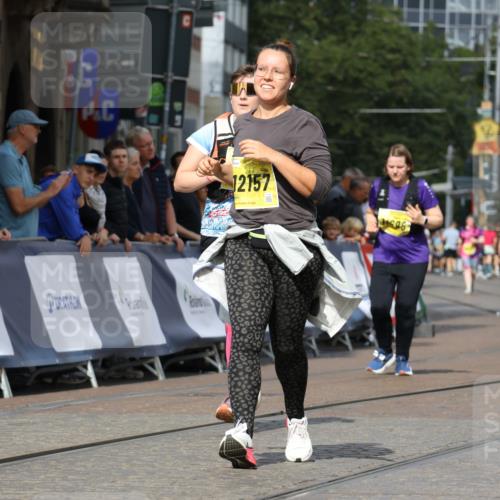 13.09.2026 - 21. swb-Marathon Bremen Strokosch-Dieckow http://msf.ph/oto/10294923 13.09.2026 11:22:05 Ziel 11104, 11639, 11698 meine-sportfotos.de