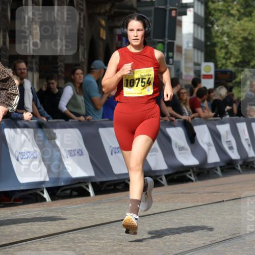 13.09.2026 - 21. swb-Marathon Bremen Strokosch-Dieckow http://msf.ph/oto/10295265 13.09.2026 11:23:24 Ziel 10349, 12083, 11266, 11663, 12340, 12440 meine-sportfotos.de